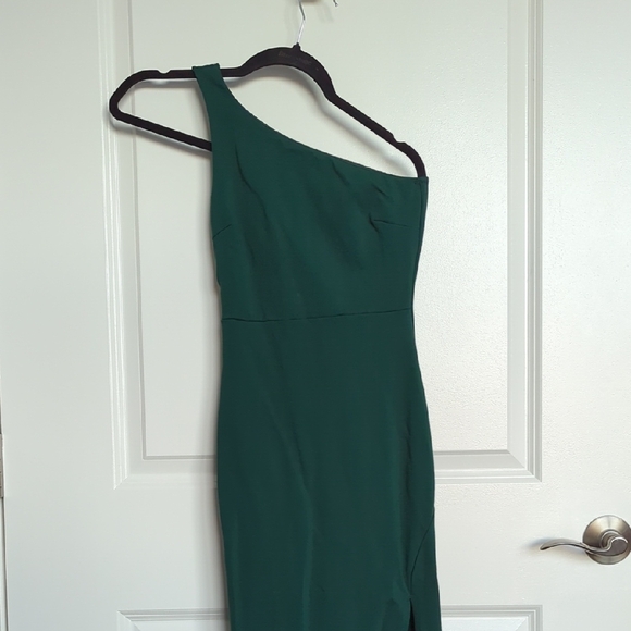 Elegant Green One-Shoulder Dress - Picture 1 of 6